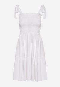 Born2be - Biała Bawełniana Sukienka z Elastyczną Górą i Wiązanymi Ramiączkami Tolimea. Okazja: na co dzień. Kolor: biały. Materiał: bawełna. Długość rękawa: na ramiączkach. Styl: klasyczny, casual, elegancki #3