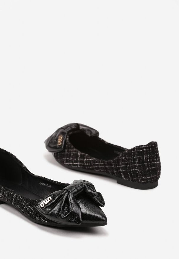 Born2be - Czarne Balerinki z Noskiem w Szpic Zdobione Kokardą Eleandira. Okazja: na co dzień. Kolor: czarny. Materiał: jeans. Wzór: aplikacja. Styl: elegancki, wizytowy, casual