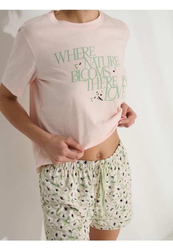 Sinsay - Bawełniana piżama dwuczęściowa z motywem kwiatowym - różowy. Kolor: różowy. Materiał: bawełna. Wzór: kwiaty