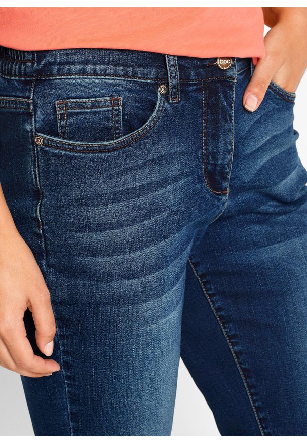 bonprix - Dżinsowe bermudy z wygodnym pasem, średni stan. Kolor: niebieski