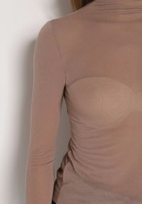 Born2be - Brązowa Bluzka z Golfem Typu Longsleeve z Wiskozy z Kaszmirem Fedine. Okazja: na co dzień. Typ kołnierza: golf. Kolor: brązowy. Materiał: wiskoza, kaszmir. Długość rękawa: długi rękaw. Styl: klasyczny, casual, elegancki #3