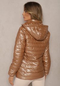 Renee - Ciemnobeżowa Kurtka Ozdobiona Pikowaniem z Odpinanym Kapturem Mivvera. Kolor: beżowy. Materiał: jeans. Wzór: aplikacja. Styl: sportowy #5