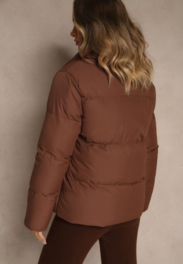 Renee - Brązowa Pikowana Kurtka na Napy Elriona. Kolor: brązowy. Długość rękawa: długi rękaw. Długość: długie