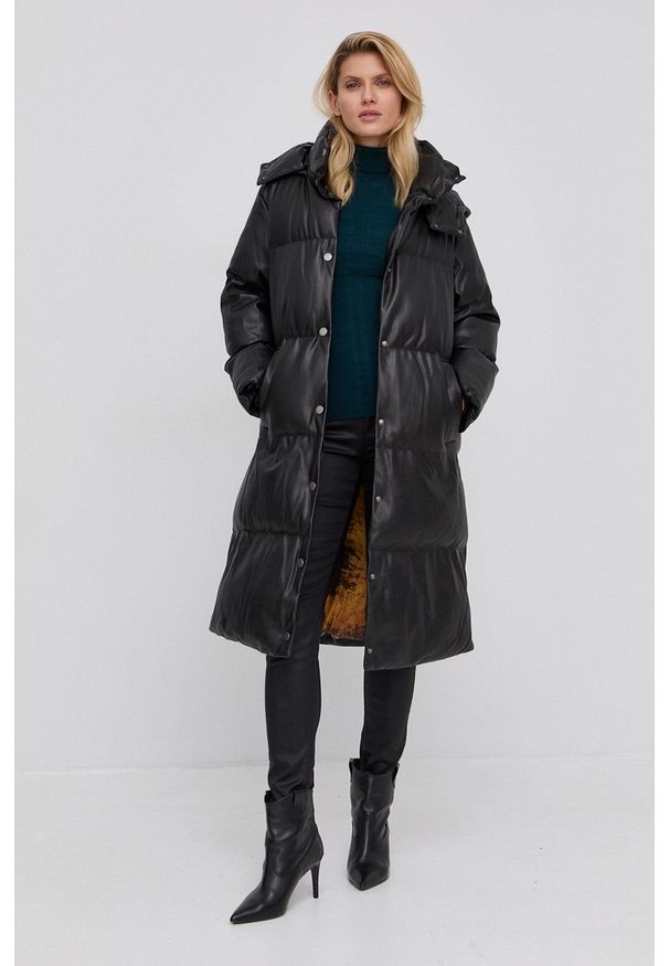 Guess Kurtka W1BL03.WE480 kolor czarny zimowa. Okazja: na co dzień. Kolor: czarny. Materiał: tkanina. Wzór: gładki. Sezon: zima. Styl: casual