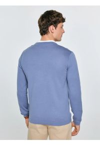 Big-Star - Sweter męski bawełniany niebieski Simoner 402. Okazja: na co dzień, do pracy. Kolor: niebieski. Materiał: bawełna. Długość rękawa: długi rękaw. Długość: długie. Wzór: gładki, aplikacja, ze splotem. Sezon: zima, jesień. Styl: casual, elegancki, klasyczny #4