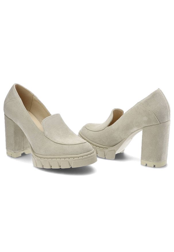 Beżowe Półbuty Armodo Eleganckie Buty Damskie. Okazja: na randkę, na co dzień. Zapięcie: bez zapięcia. Kolor: beżowy. Materiał: zamsz, skóra. Szerokość cholewki: normalna. Obcas: na słupku. Styl: elegancki