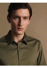 Reserved - Bawełniana koszula slim fit - oliwkowy. Kolor: oliwkowy. Materiał: bawełna
