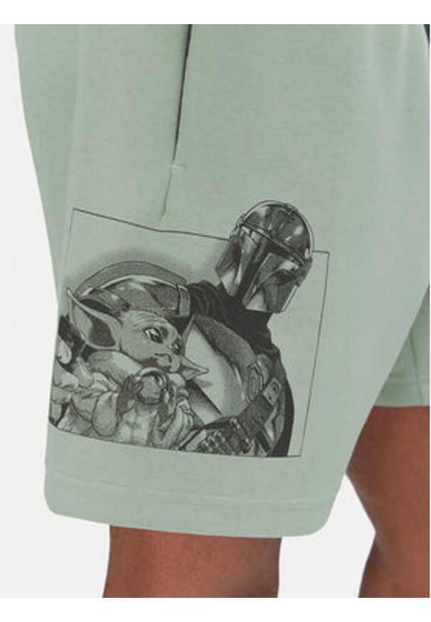 Adidas - adidas Szorty sportowe Star Wars The Mandalorian™ JI5722 Zielony Regular Fit. Kolor: zielony. Materiał: syntetyk. Wzór: motyw z bajki. Styl: sportowy