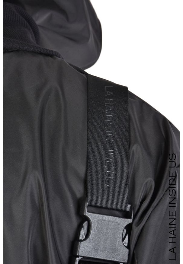 La Haine Inside Us Kurtka "Chiave" | A2105 3M | Chiave | Mężczyzna | Czarny. Okazja: na co dzień. Typ kołnierza: kaptur. Kolor: czarny. Materiał: poliester. Wzór: aplikacja. Styl: casual