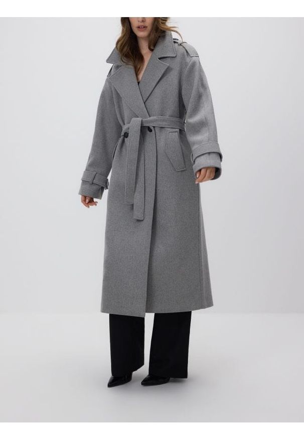 Reserved - Dwurzędowy płaszcz z dodatkiem wełny - szary. Kolor: szary. Materiał: wełna