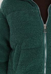 Born2be - Zielona Kurtka Futerko Teddy Zychee. Okazja: na co dzień, na spacer. Kolor: zielony. Materiał: futro. Długość rękawa: długi rękaw. Długość: długie. Styl: casual, elegancki #7