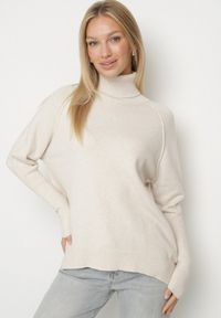 Born2be - Beżowy Klasyczny Golf z Dodatkiem Kaszmiru Zoirmosa. Okazja: do pracy, na co dzień, na spotkanie biznesowe. Typ kołnierza: golf. Kolor: beżowy. Materiał: kaszmir. Długość rękawa: długi rękaw. Długość: długie. Styl: klasyczny #5