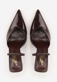 Born2be - Brązowe Lakierowane Szpilki z Elastycznym Paskiem na Piętę Balzorwyn. Okazja: na ślub cywilny, na randkę, na wesele, do pracy, na spotkanie biznesowe. Nosek buta: szpiczasty. Zapięcie: pasek. Kolor: brązowy. Materiał: lakier. Obcas: na szpilce. Styl: klasyczny, biznesowy, elegancki. Wysokość obcasa: średni #9