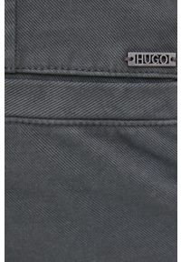 Hugo Spodnie męskie kolor szary proste. Okazja: na co dzień. Kolor: szary. Materiał: tkanina. Wzór: gładki. Styl: casual