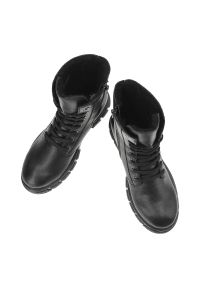 Czarne Botki Rieker Wygodne Ocieplane Workery Damskie. Okazja: na spacer, na co dzień. Zapięcie: sznurówki. Kolor: czarny. Materiał: skóra. Styl: klasyczny, casual, elegancki #7