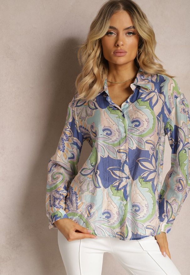 Renee - Niebiesko-Fioletowa Klasyczna Koszula w Abstrakcyjny Print Hastar. Okazja: na co dzień. Kolor: niebieski. Materiał: jeans. Długość rękawa: długi rękaw. Długość: długie. Wzór: nadruk. Styl: klasyczny