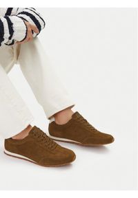 Guess Jeans Sneakersy EO-KOLORADO-01 126AM Brązowy. Kolor: brązowy. Materiał: skóra, zamsz #1