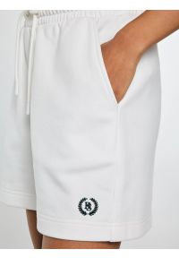 Big-Star - Szorty damskie dresowe z niewielkim haftem białe Meganta 100. Kolor: biały. Materiał: dresówka. Wzór: haft. Styl: klasyczny #4