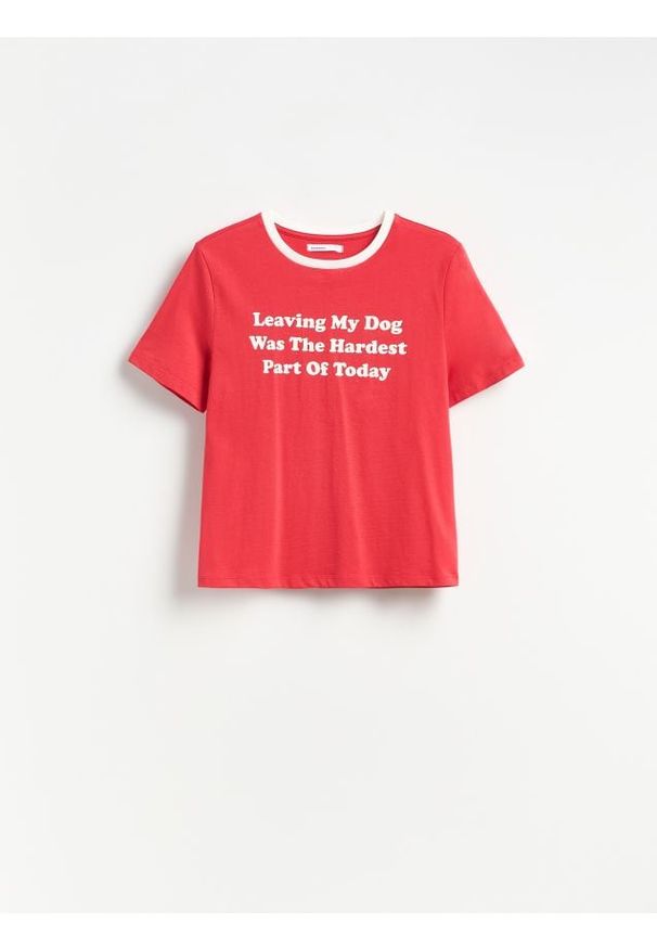 Reserved - Bawełniany t-shirt z nadrukiem - czerwony. Kolor: czerwony. Materiał: bawełna. Wzór: nadruk