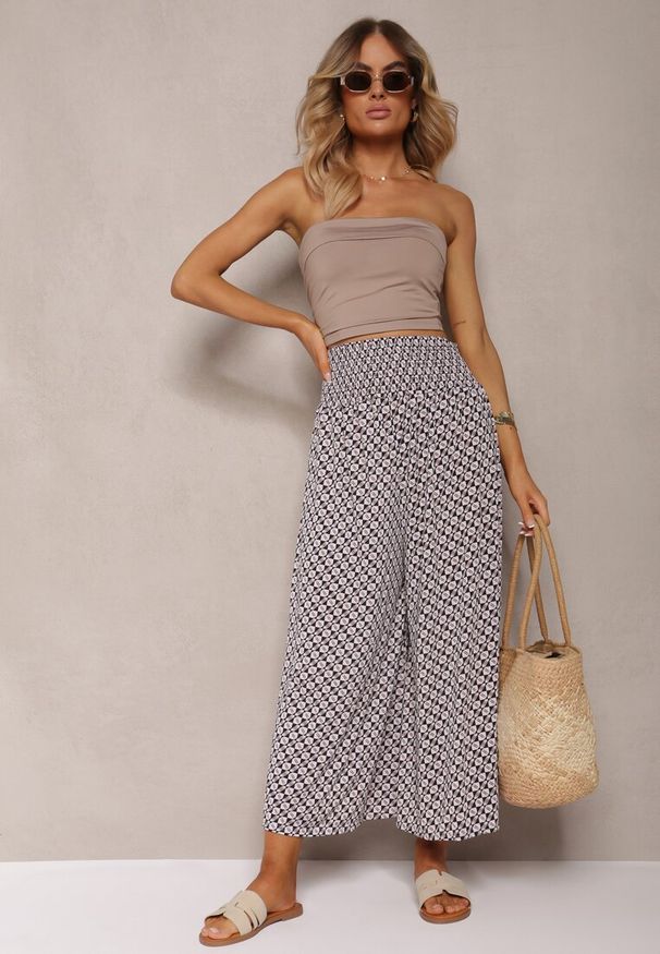 Renee - Czarno-Beżowe Spodnie High Waist z Bawełny z Rozszerzanymi Nogawkami i Gumką Nereialla. Stan: podwyższony. Kolor: czarny. Materiał: bawełna. Wzór: aplikacja