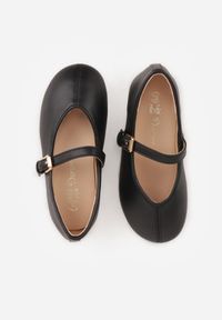 Born2be - Czarne Klasyczne Balerinki Mary Jane z Paskiem z Klamerką Timabelle. Okazja: na uczelnię. Zapięcie: pasek. Kolor: czarny. Materiał: jeans. Styl: klasyczny #5