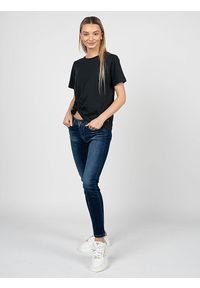 Pepe Jeans T-Shirt "Ross" | PL505334 | Ross | Kobieta | Czarny. Okazja: na co dzień. Kolor: czarny. Materiał: bawełna. Wzór: aplikacja. Styl: casual #5