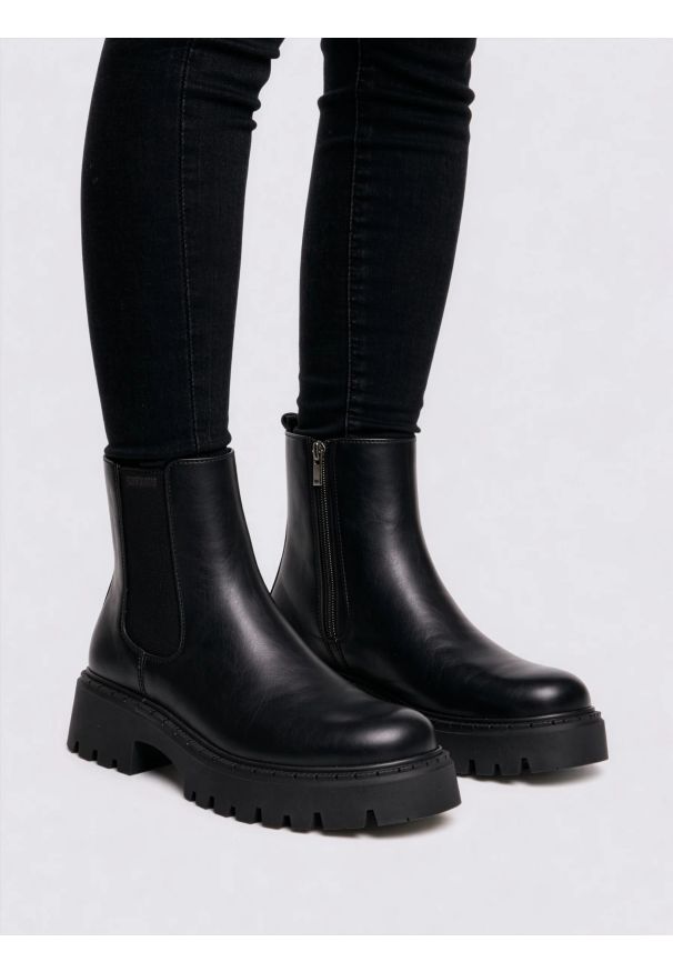 Big-Star - Botki damskie ze skóry ekologicznej czarne OO274167 906. Okazja: na co dzień. Nosek buta: okrągły. Kolor: czarny. Materiał: skóra ekologiczna. Sezon: zima, jesień. Styl: klasyczny, casual, elegancki