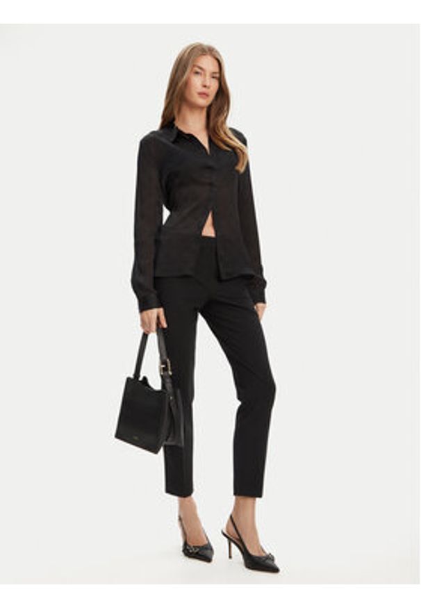 Guess Koszula W5YH1A WHCR2 Czarny Regular Fit. Kolor: czarny. Materiał: syntetyk