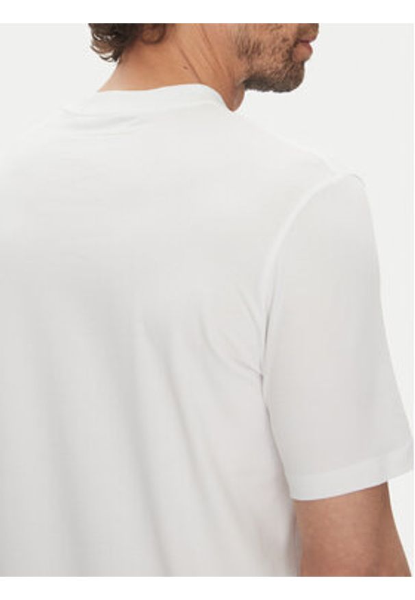 Karl Lagerfeld - KARL LAGERFELD T-Shirt 755750 500221 Biały Regular Fit. Typ kołnierza: dekolt w karo. Kolor: biały. Materiał: bawełna