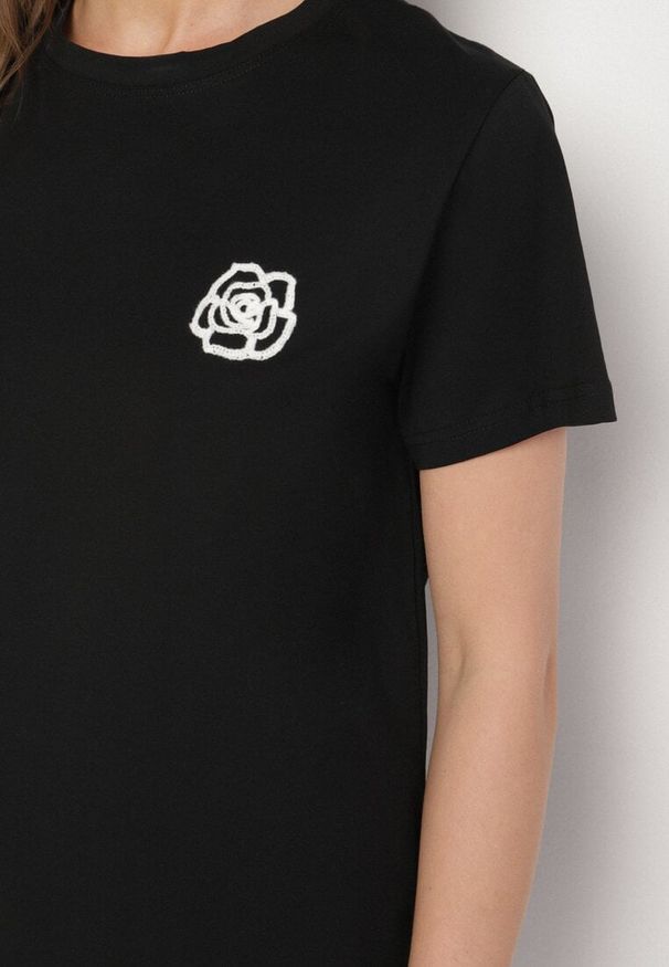 Born2be - Czarny T-shirt z Bawełny Ozdobiony Naszywką Firolee. Okazja: na co dzień. Kolor: czarny. Materiał: bawełna. Wzór: aplikacja. Styl: casual