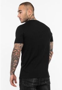 TAPOUT - T-shirt o klasycznym kroju Tapout Logo. Kolor: czerwony, wielokolorowy, czarny. Materiał: bawełna #2