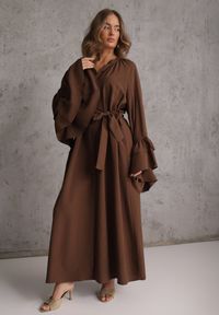 Renee - Brązowa Koszulowa Sukienka z Wiskozy Ozdobiona Paskiem i Falbanami Tinethra. Okazja: na co dzień. Kolor: brązowy. Materiał: wiskoza. Wzór: aplikacja. Typ sukienki: koszulowe. Styl: casual, elegancki, wizytowy #1