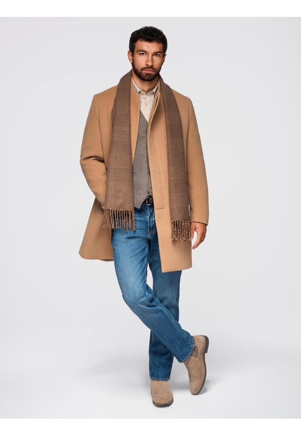 Ombre Clothing - Męski płaszcz z asymetrycznym zapięciem i wysokim kołnierzem – jasnobrązowy V4 - Rozmiar: XXL. Okazja: na co dzień. Kolor: brązowy. Materiał: syntetyk, wiskoza, poliester, materiał. Wzór: aplikacja, jednolity. Styl: wizytowy, casual, elegancki