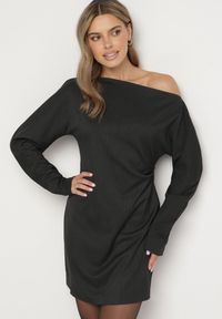 Born2be - Ciemnoszara Asymetryczna Sukienka z Wiskozą z Dekoltem w Łódkę i Marszczeniem przy Talii Sofilda. Okazja: na co dzień. Typ kołnierza: dekolt w łódkę. Kolor: szary. Materiał: wiskoza. Długość rękawa: długi rękaw. Typ sukienki: asymetryczne. Styl: casual, klasyczny, wizytowy #7