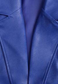 Renee - Granatowa Pudełkowa Marynarka z Ekoskóry Niezapinana z Poduszkami w Ramionach Suniya. Okazja: na co dzień, na spotkanie biznesowe. Kolor: niebieski. Materiał: wiskoza. Styl: casual, biznesowy #4