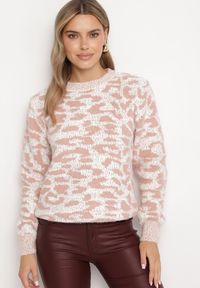 Born2be - Ciemnoróżowy Sweter z Wełną o Klasycznym Kroju Zdobiony Wzorem w Cętki Zinarisa. Kolor: różowy. Materiał: wełna. Wzór: aplikacja. Sezon: zima. Styl: klasyczny #4