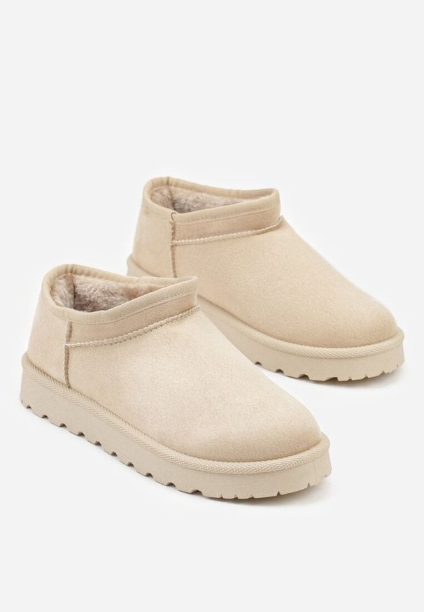 Renee - Beżowe Niskie Śniegowce o Wsuwanym Fasonie Alodra. Okazja: na co dzień. Kolor: beżowy. Materiał: jeans, puch. Styl: casual, elegancki