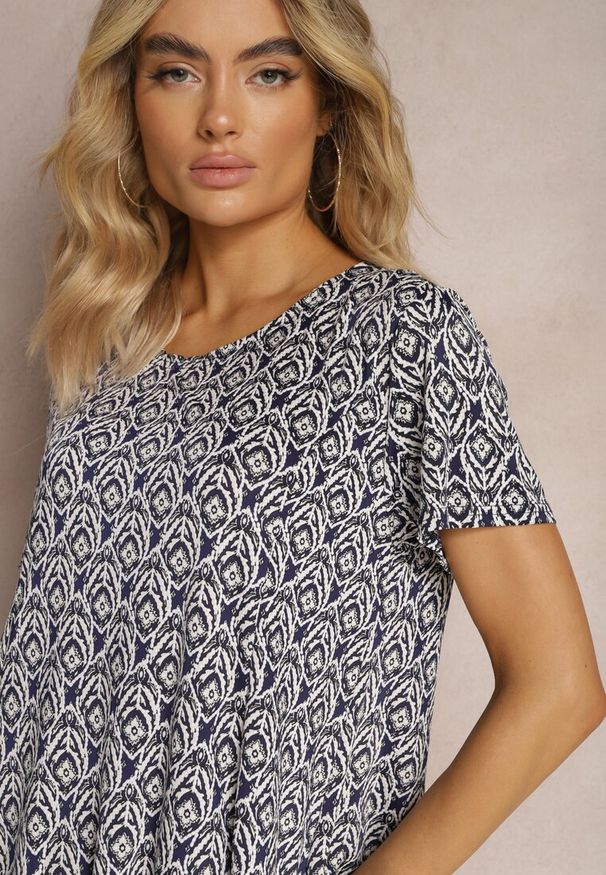 Renee - Granatowa Wiskozowa Sukienka o Rozkloszowanym Fasonie z Ornamentalnym Wzorem Jasminas. Kolor: niebieski. Materiał: wiskoza. Styl: boho