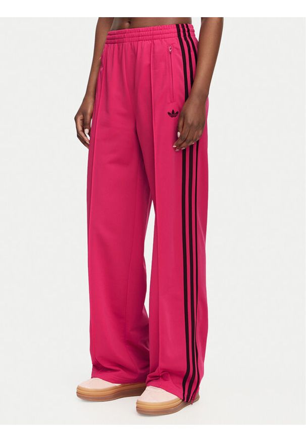 Adidas - adidas Spodnie dresowe Firebird Loose Tracksuit KW0228 Różowy Loose Fit. Kolor: różowy. Materiał: syntetyk