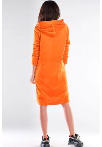Sukienki.shop - Bluzowa sukienka kangurka z kapturem welurowa pomarańcz. Okazja: na co dzień. Typ kołnierza: kaptur. Materiał: welur. Styl: casual #3