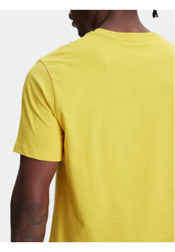 United Colors of Benetton - United Colors Of Benetton T-Shirt 3MI5J1AF7 Żółty Regular Fit. Kolor: żółty. Materiał: bawełna