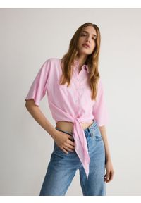 Reserved - Krótka koszula z wiązaniem - różowy. Kolor: różowy. Materiał: tkanina, wiskoza. Długość: krótkie