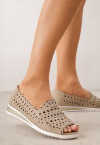 Born2be - Beżowe Balerinki Ażurowe ze Skóry Naturalnej z Odkrytym Noskiem Amalimeni. Okazja: na co dzień, do pracy. Kolor: beżowy. Materiał: skóra. Szerokość cholewki: normalna. Wzór: ażurowy. Styl: casual, klasyczny, elegancki #1