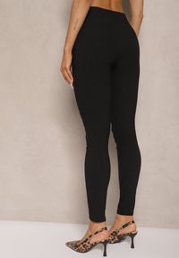 Renee - Czarne Spodnie Skinny z Bawełną i Ozdobnymi Guzikami Arrimarela. Okazja: na co dzień. Stan: podwyższony. Kolor: czarny. Materiał: bawełna. Styl: klasyczny, elegancki, casual
