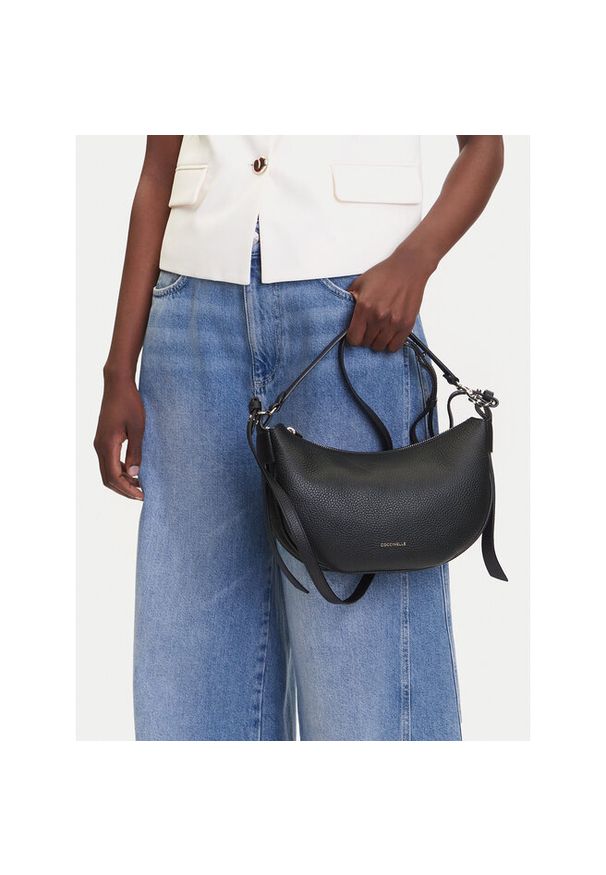 Torebka Coccinelle. Kolor: czarny