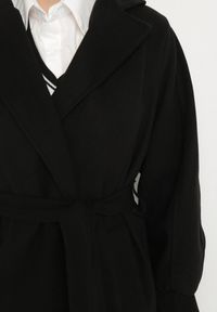 Born2be - Czarny Płaszcz z Wiązanym Paskiem i Bufiastym Rękawem Imgrucu. Typ kołnierza: kołnierzyk stójkowy. Kolor: czarny. Materiał: jeans, tkanina. Długość: długie. Sezon: jesień, wiosna #4