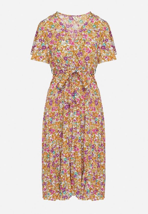 Born2be - Żółta Rozkloszowana Sukienka w Kwiaty z Kopertowym Dekoltem Plisowana Lanasira. Kolor: żółty. Wzór: kwiaty. Typ sukienki: kopertowe