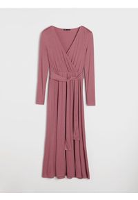 Sinsay - Sukienka midi z ozdobnym wiązaniem z domieszką wiskozy - różowy. Kolor: różowy. Materiał: wiskoza. Długość: midi