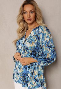 Renee - Niebiesko-Granatowa Bluzka z Guzikami Przy Dekolcie i Bufiastymi Rękawami Terrida. Okazja: na co dzień. Kolor: niebieski. Materiał: jeans. Styl: klasyczny, elegancki, casual #4