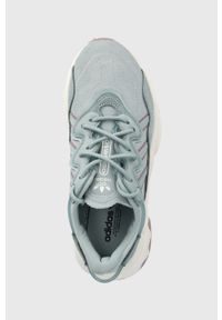 adidas Originals sneakersy zamszowe Ozweego. Nosek buta: okrągły. Zapięcie: sznurówki. Kolor: niebieski. Materiał: zamsz. Obcas: na obcasie. Wysokość obcasa: niski